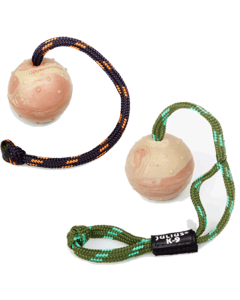 Balle Julius-K9® en caoutchouc avec corde et noeud ou poignée